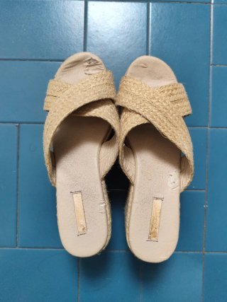 Sandalias/Zuecos Beige