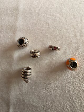 Lotes de abalorios Pandora 10€