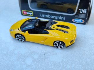 Burago Lamborghini Aventador Roadster 1:43