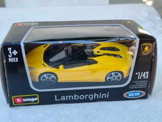 Burago Lamborghini Aventador Roadster 1:43