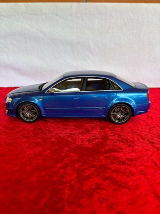 Maqueta Audi RS4 B7 1:18