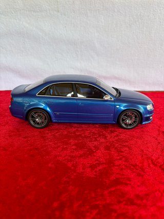 Maqueta Audi RS4 B7 1:18