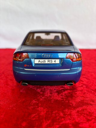 Maqueta Audi RS4 B7 1:18