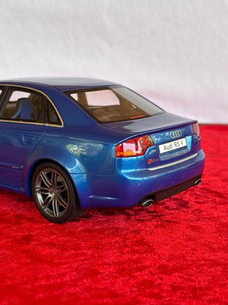 Maqueta Audi RS4 B7 1:18
