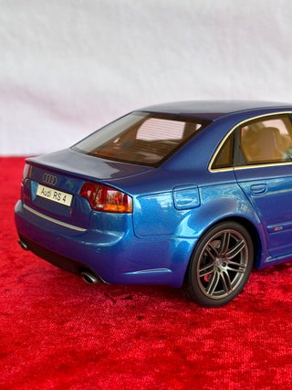Maqueta Audi RS4 B7 1:18