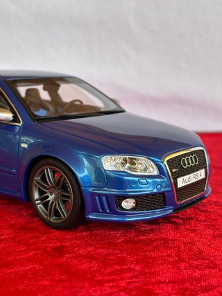 Maqueta Audi RS4 B7 1:18