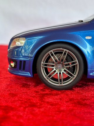 Maqueta Audi RS4 B7 1:18