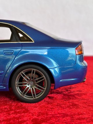 Maqueta Audi RS4 B7 1:18