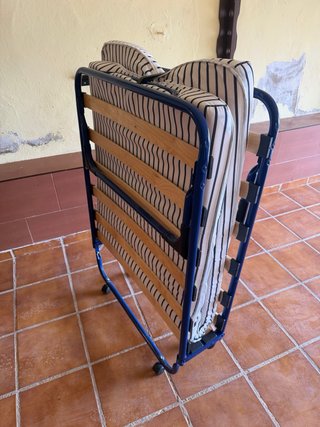 Cama plegable con colchón (ikea)