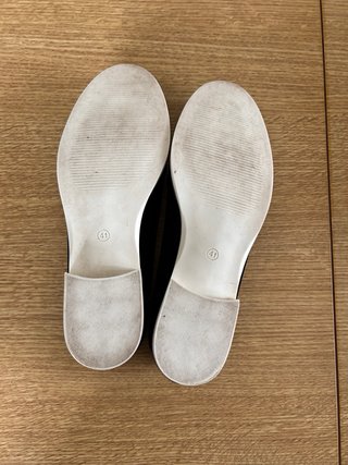 Zapatos planos negros con flecos