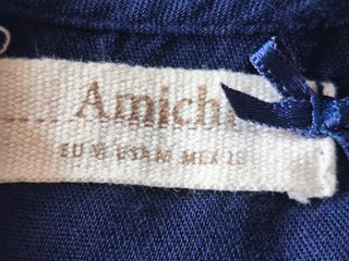Mono Amichi cuello V con detalles dorados T.M