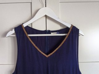 Mono Amichi cuello V con detalles dorados T.M