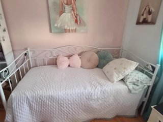 Cama de hierro blanca con detalles