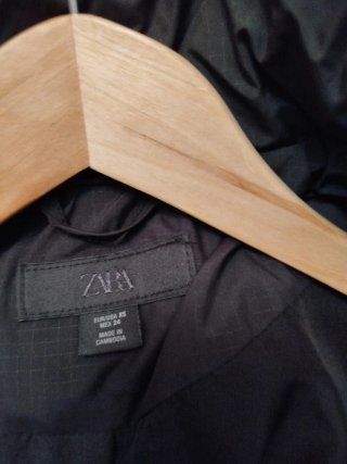 Anorak Zara Negro con Capucha