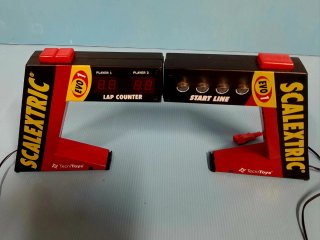 Scalextric Cuenta Vueltas y Semáforo EVO 1
