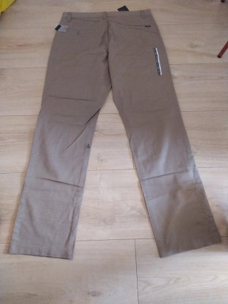 Pantalón chino beige hombre