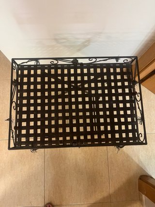 Mesa auxiliar forjada