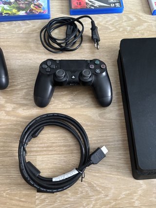 PS4 Slim + 2 Mandos + 3 Juegos - Multijugador