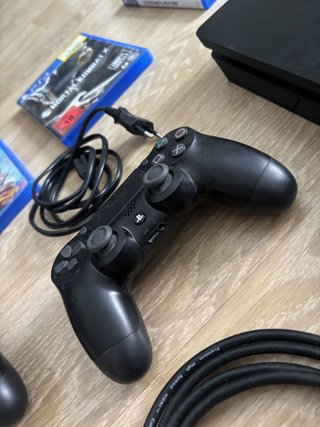 PS4 Slim + 2 Mandos + 3 Juegos - Multijugador