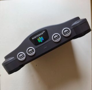 Nintendo 64 con controller e giochi
