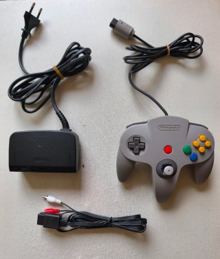 Nintendo 64 con controller e giochi