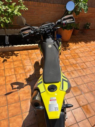 Husqvarna 701 Supermoto 2023
