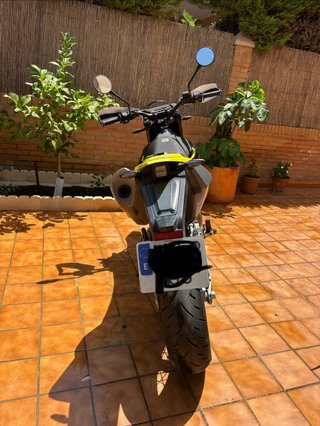 Husqvarna 701 Supermoto 2023