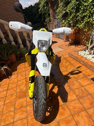 Husqvarna 701 Supermoto 2023