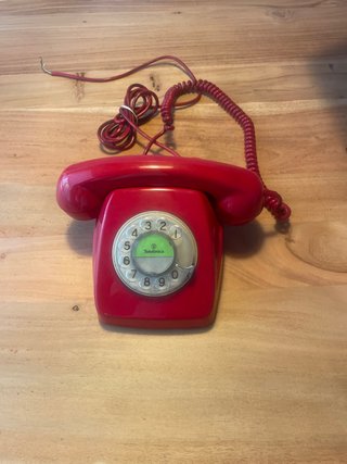 Teléfono antiguo de disco Telefonica rojo