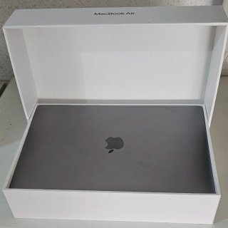 MACBOOK M1