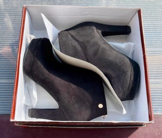 Botines negros de tacón y plataforma de XTI