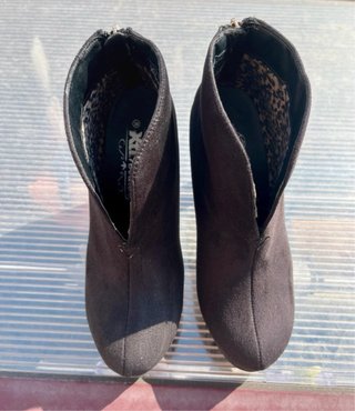 Botines negros de tacón y plataforma de XTI