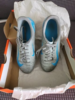 Botas tacos fútbol niño Nike JR VAPOR 16