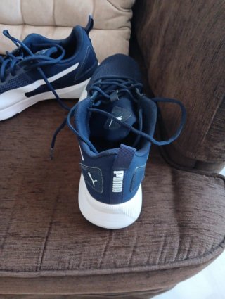 Zapatillas Puma Azul Marino y Blanco
