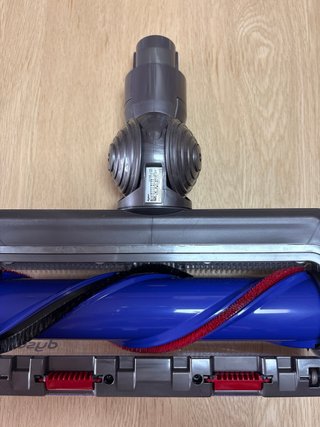 Cepillo aspirador Dyson para alfombras