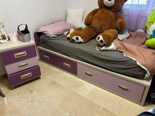 Letto per bambini con cassettiera e comodino