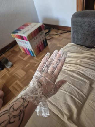 Guantes de encaje blanco con volantes