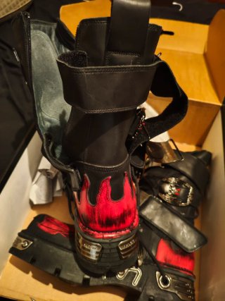 Botas New Rock Negras y Rojas