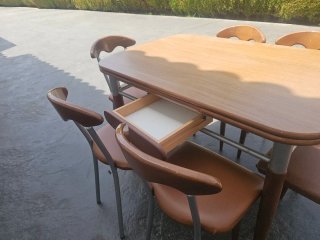 Mesa y 4 sillas comedor