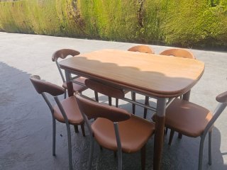Mesa y 4 sillas comedor