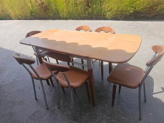 Mesa y 4 sillas comedor