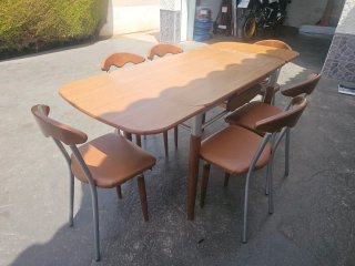 Mesa y 4 sillas comedor