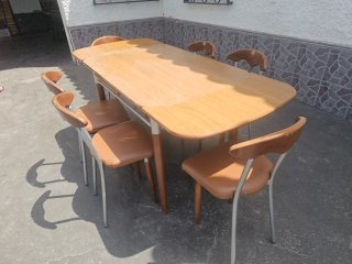 Mesa y 4 sillas comedor