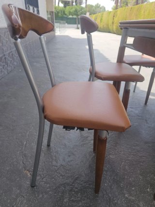 Mesa y 4 sillas comedor