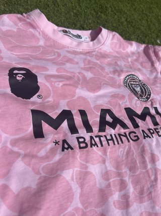 Camiseta Bape x Miami Rosa
