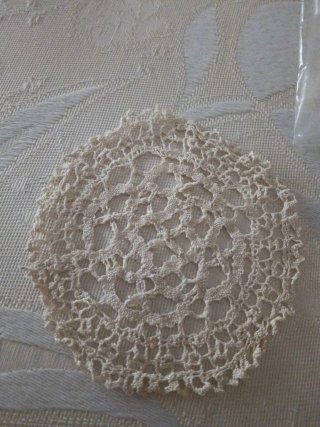 Set pizzo annodato: 1 centro, 6 sottobicchieri