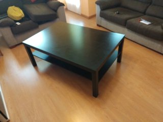 Mesa de centro negra de madera