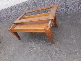 Mesa de centro de madera solo le falta el crista