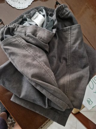 Pantaloni grigi