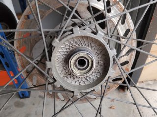 Rueda Delantera Derbi Senda Pirelli 80/90 21